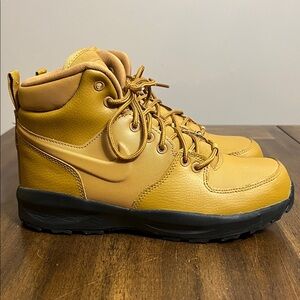 Nike Manoa Leather Wheat Black BQ5372-700 Hiking Boots Youth Size 7Y